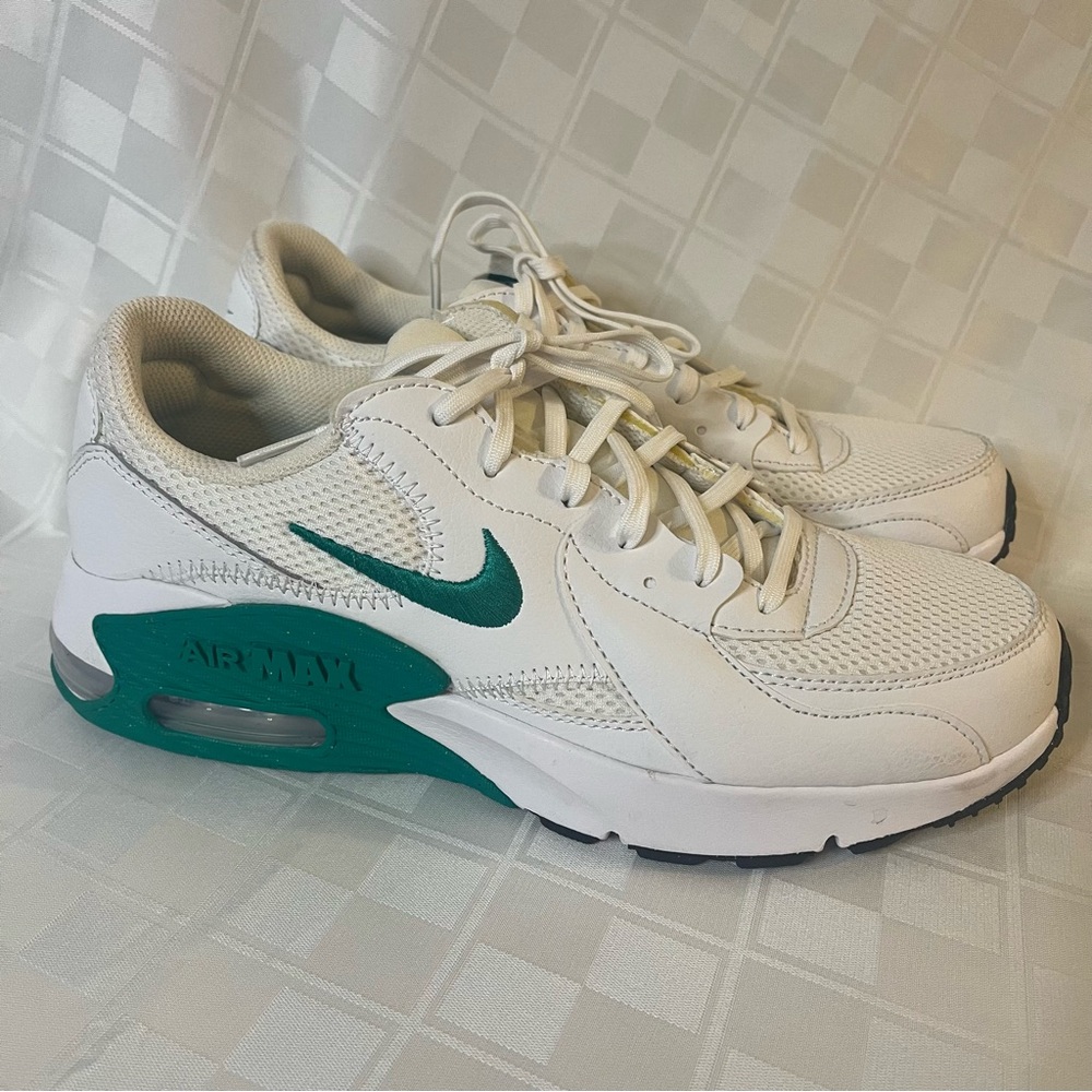 Nike Air Max Excee Low Womens Casual Shoes White Green CD5432-123 - EUC Sz 9.5